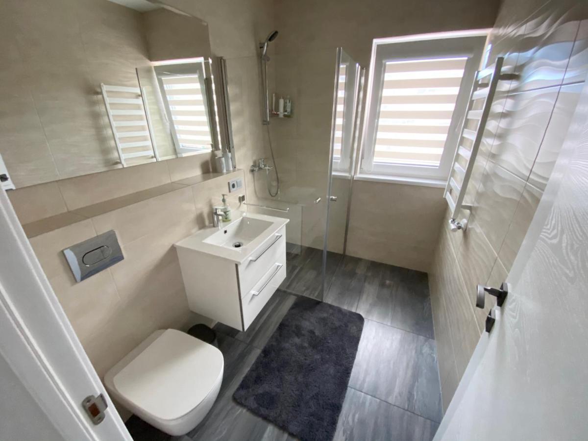 New J&R Apartment Near Girstutis, Free Private Parking & Self Check-In Kaunas Eksteriør bilde